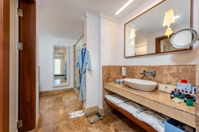 AZURE-VILLAS-BATHROOM1-1.jpg