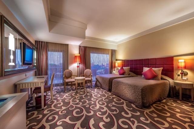 CORNELIA-DIAMOND-DIAMOND-SUITE--BEDROOM-1.jpg