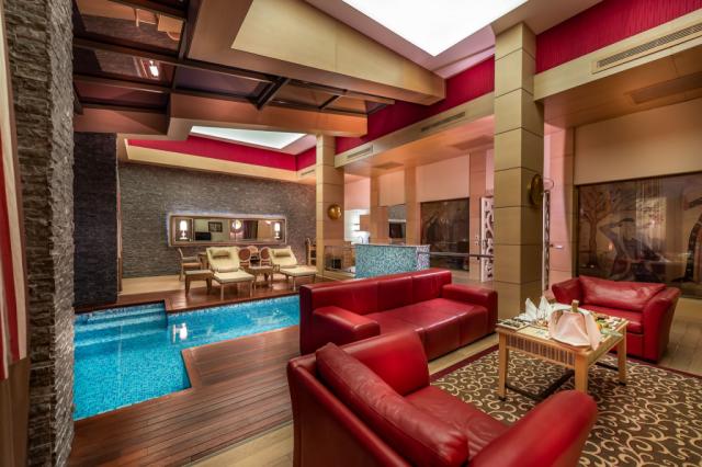 CORNELIA-DIAMOND-DIAMOND-SUITE--LIVING-ROOM1.jpg