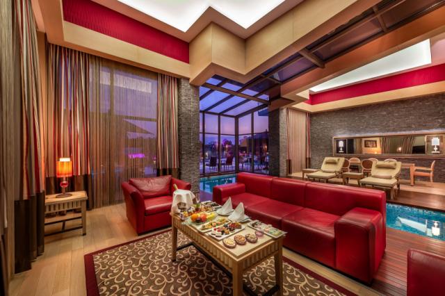 CORNELIA-DIAMOND-DIAMOND-SUITE--LIVING-ROOM2.jpg