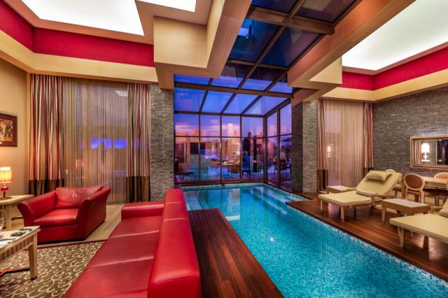 CORNELIA-DIAMOND-DIAMOND-SUITE-INSIDE-POOL-1.jpg