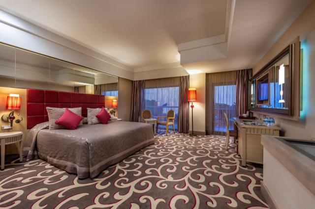 CORNELIA-DIAMOND-DIAMOND-SUITE-MASTER-BEDROOM-2.jpg