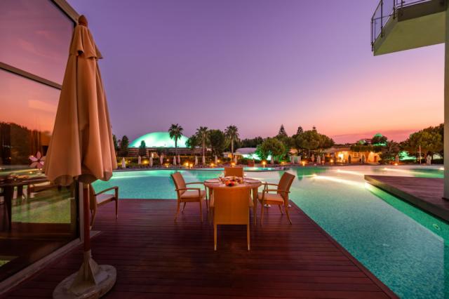 CORNELIA-DIAMOND-DIAMOND-SUITE-OUTSIDE-POOL-1.jpg