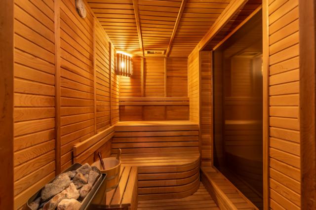 CORNELIA-DIAMOND-DIAMOND-SUITE-SAUNA-1.jpg