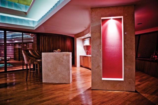 CORNELIA-DIAMOND-PRESIDENTIAL-BAR-DESK--KITCHEN-ZONE1.jpg