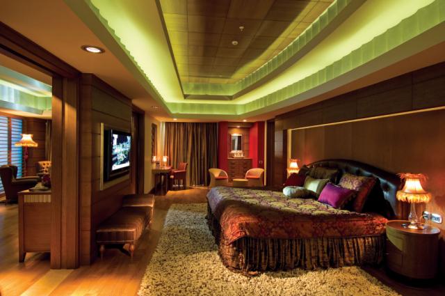 CORNELIA-DIAMOND-PRESIDENTIAL-BEDROOM.jpg